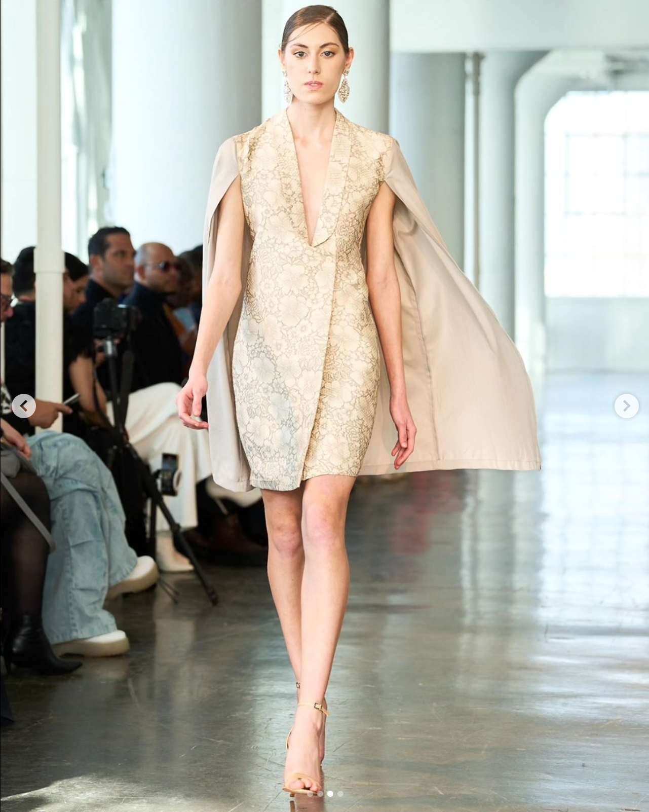 Distinctive flowery print textured dress